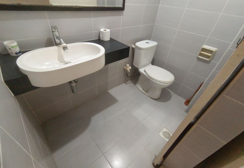 OUG Biggest Layout Quiet Environment with big car porch For Sale