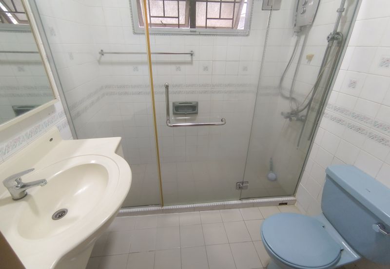 OUG Biggest Layout Quiet Environment with big car porch For Sale