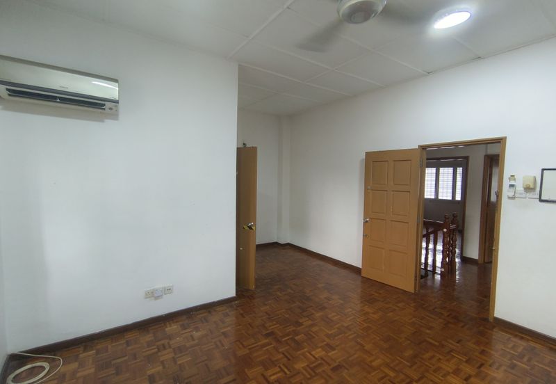 OUG Biggest Layout Quiet Environment with big car porch For Sale