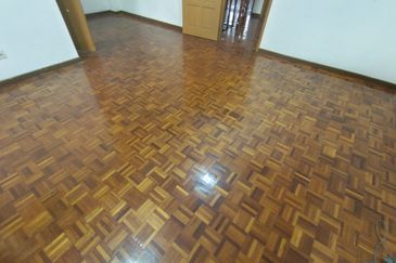 OUG Biggest Layout Quiet Environment with big car porch For Sale