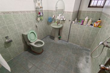 Oug/Tan Yew Lai 4 Storey Semi D Gated Guarded With High Hill View For Sale