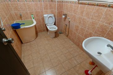 Oug/Tan Yew Lai 4 Storey Semi D Gated Guarded With High Hill View For Sale