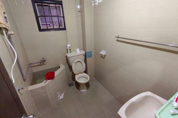 Oug/Tan Yew Lai 4 Storey Semi D Gated Guarded With High Hill View For Sale