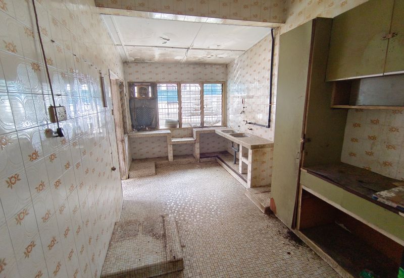 Oug 2 Storey Intermediate Terrace House Biggest Layout For Sale