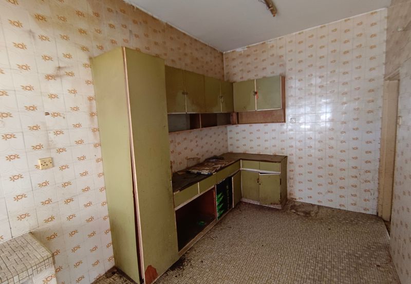 Oug 2 Storey Intermediate Terrace House Biggest Layout For Sale