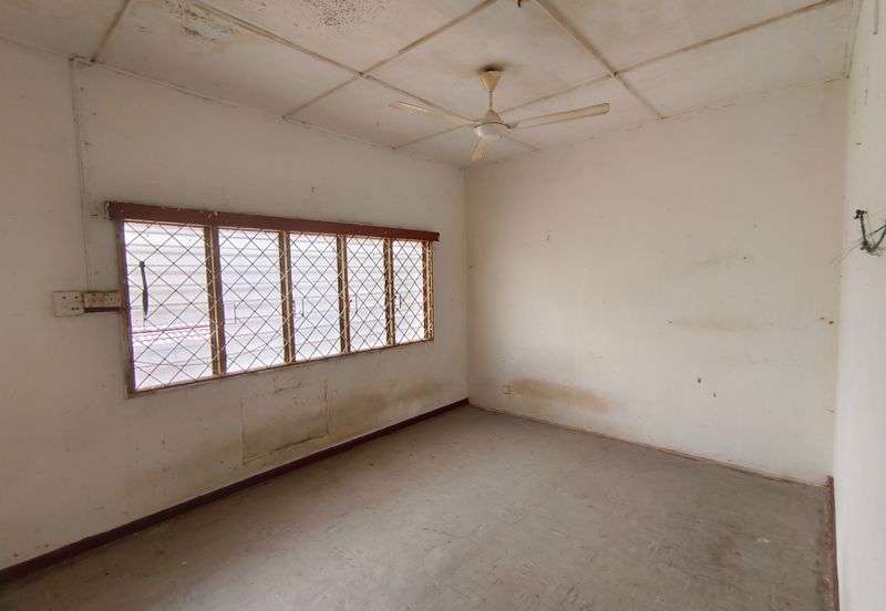 Oug 2 Storey Intermediate Terrace House Biggest Layout For Sale