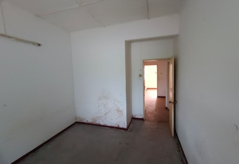 Oug 2 Storey Intermediate Terrace House Biggest Layout For Sale