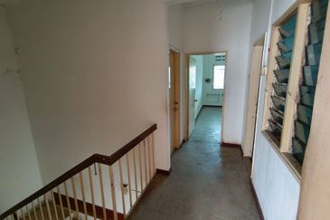 Oug 2 Storey Intermediate Terrace House Biggest Layout For Sale