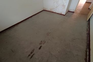 Oug 2 Storey Intermediate Terrace House Biggest Layout For Sale