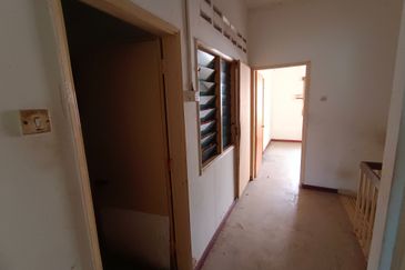 Oug 2 Storey Intermediate Terrace House Biggest Layout For Sale