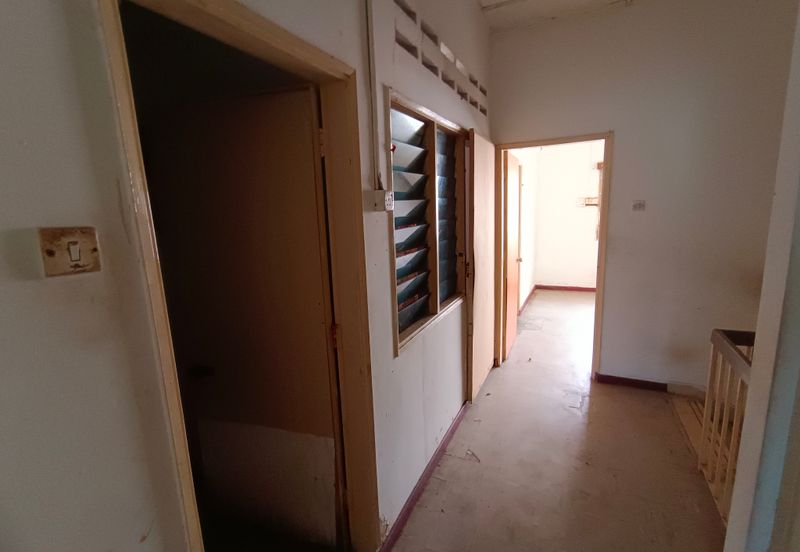 Oug 2 Storey Intermediate Terrace House Biggest Layout For Sale