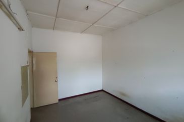 Oug 2 Storey Intermediate Terrace House Biggest Layout For Sale