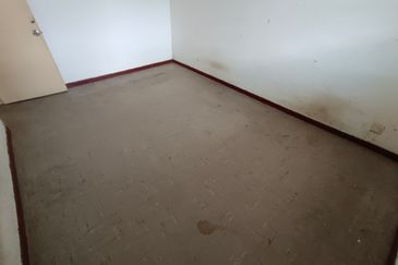 Oug 2 Storey Intermediate Terrace House Biggest Layout For Sale