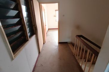 Oug 2 Storey Intermediate Terrace House Biggest Layout For Sale