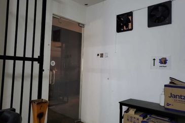 Sri Petaling Upper Floor Corner Office For Rent