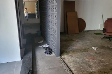 Sri Petaling Upper Floor Corner Office For Rent