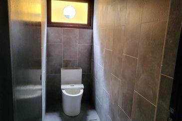 Sri Petaling Upper Floor Corner Office For Rent