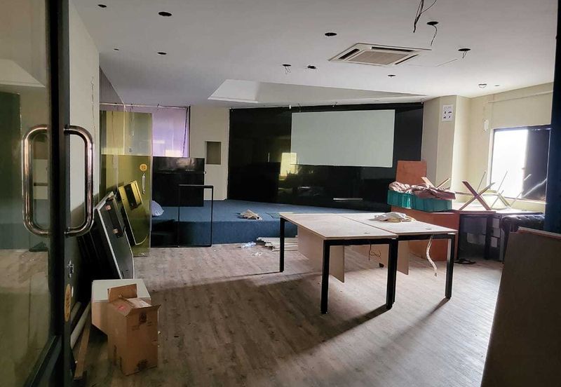 Sri Petaling Upper Floor Corner Office For Rent