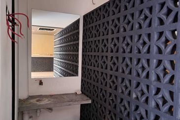 Sri Petaling Upper Floor Corner Office For Rent