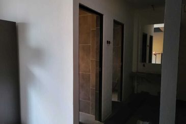 Sri Petaling Upper Floor Corner Office For Rent