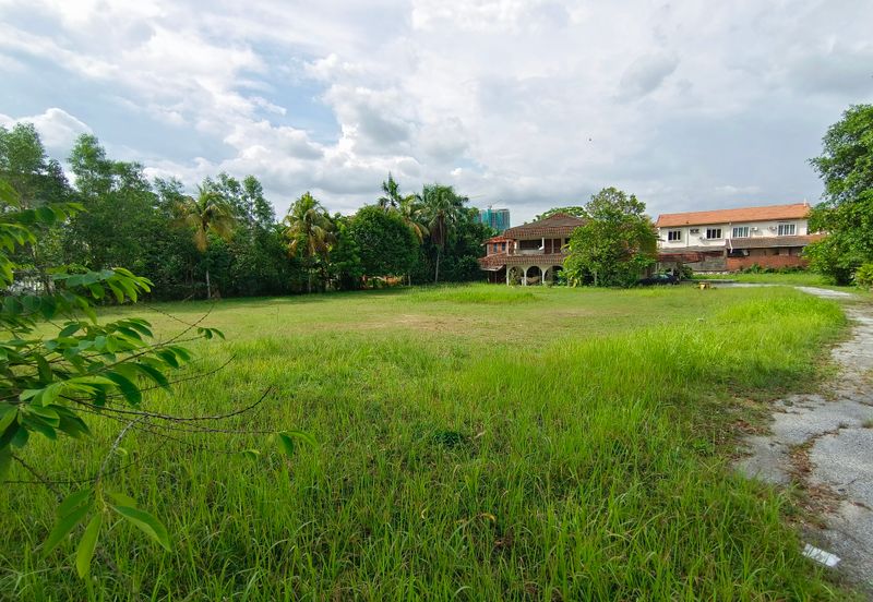 Oug/Taman Yarl Bungalow House with Big Landscape for Sale
