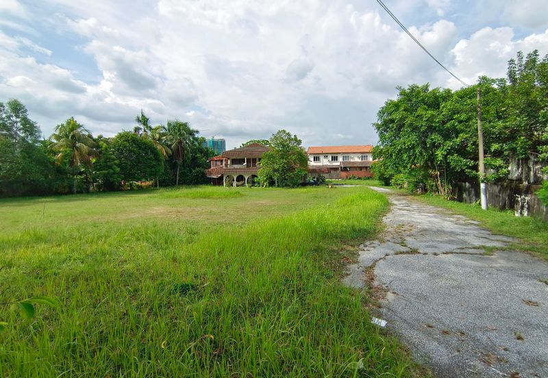 Oug/Taman Yarl Bungalow House with Big Landscape for Sale