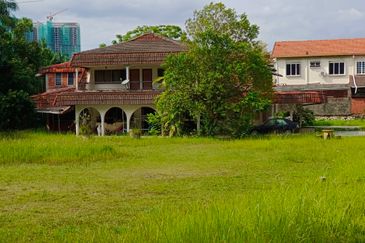 Oug/Taman Yarl Bungalow House with Big Landscape for Sale