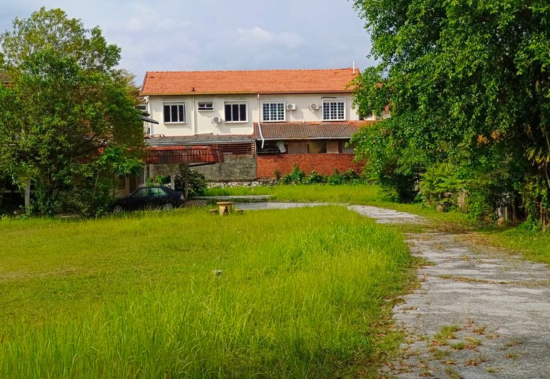 Oug/Taman Yarl Bungalow House with Big Landscape for Sale