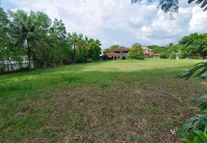 Oug/Taman Yarl Bungalow House with Big Landscape for Sale