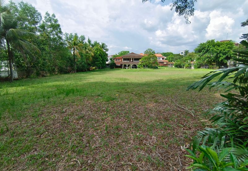 Oug/Taman Yarl Bungalow House with Big Landscape for Sale