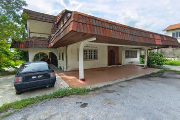 Oug/Taman Yarl Bungalow House with Big Landscape for Sale