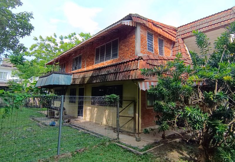 Oug/Taman Yarl Bungalow House with Big Landscape for Sale