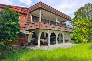 Oug/Taman Yarl Bungalow House with Big Landscape for Sale