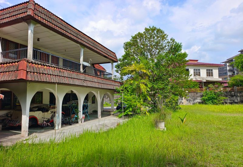 Oug/Taman Yarl Bungalow House with Big Landscape for Sale