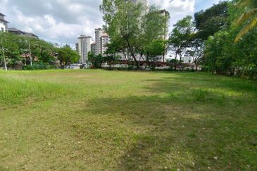 Oug/Taman Yarl Bungalow House with Big Landscape for Sale