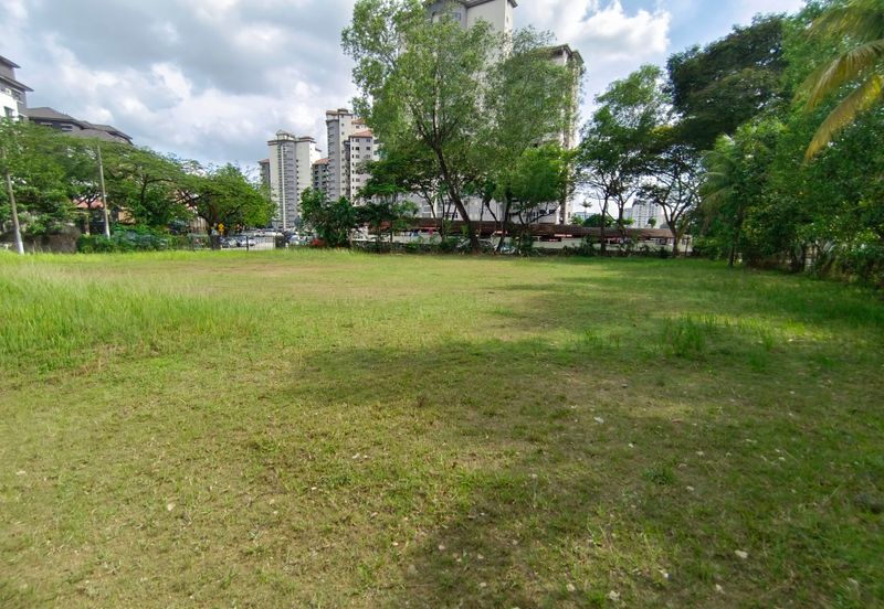 Oug/Taman Yarl Bungalow House with Big Landscape for Sale