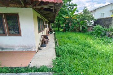 Oug/Taman Yarl Bungalow House with Big Landscape for Sale