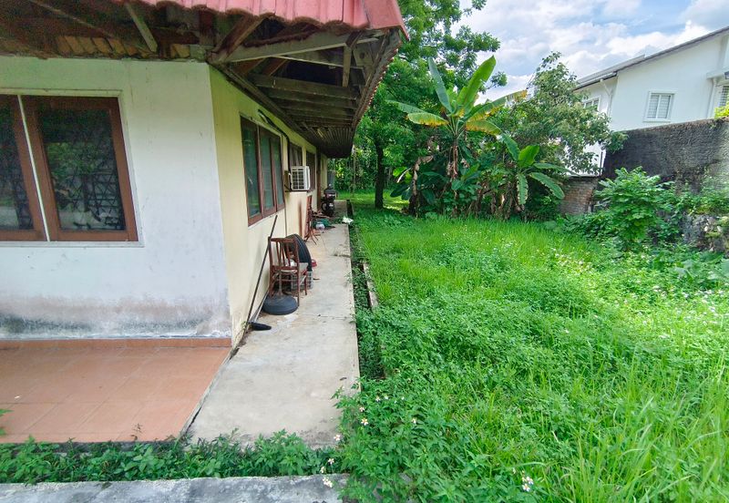 Oug/Taman Yarl Bungalow House with Big Landscape for Sale