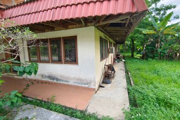 Oug/Taman Yarl Bungalow House with Big Landscape for Sale