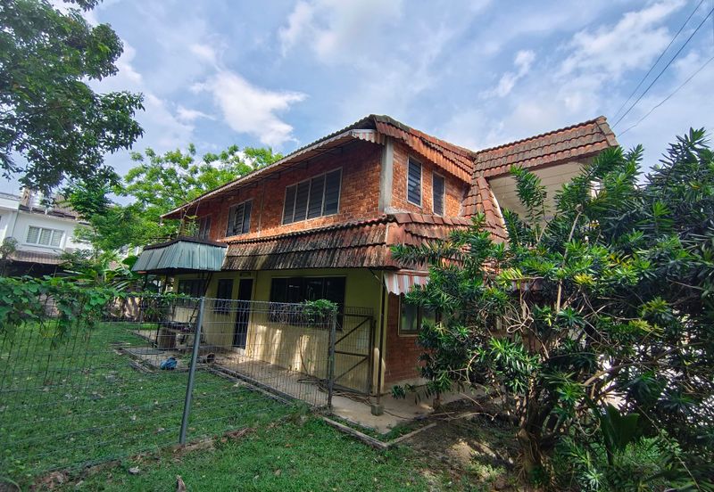 Oug/Taman Yarl Bungalow House with Big Landscape for Sale
