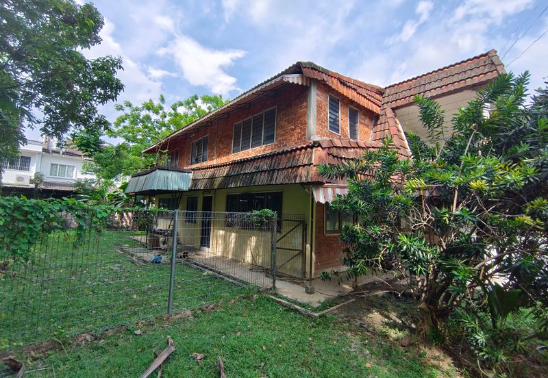 Oug/Taman Yarl Bungalow House with Big Landscape for Sale