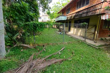 Oug/Taman Yarl Bungalow House with Big Landscape for Sale