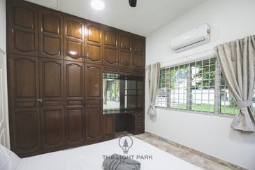 Oug/Taman Yarl 2 Storey Bungalow With Big Landscape For Sale
