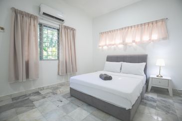 Oug/Taman Yarl 2 Storey Bungalow With Big Landscape For Sale