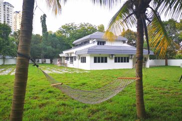 Oug/Taman Yarl 2 Storey Bungalow With Big Landscape For Sale