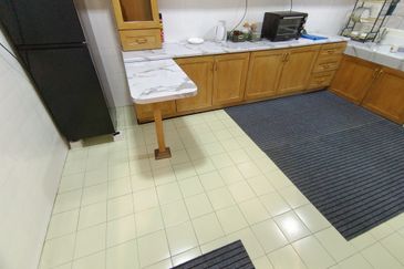 Oug/Happy Garden Renovated 2 Storey Terrace House with Wide Road For Sale