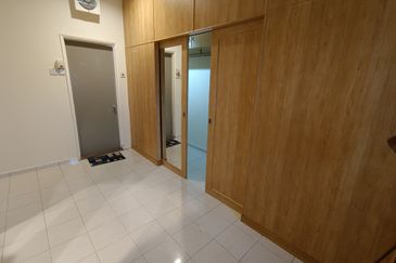 Oug/Happy Garden Renovated 2 Storey Terrace House with Wide Road For Sale