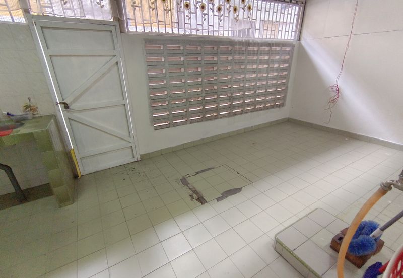 Oug/Happy Garden Renovated 2 Storey Terrace House with Wide Road For Sale