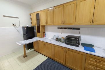 Oug/Happy Garden Renovated 2 Storey Terrace House with Wide Road For Sale