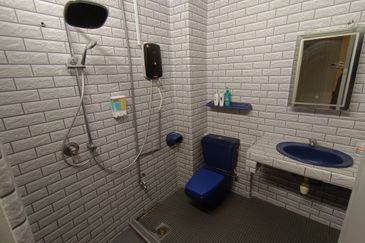 Oug/Happy Garden Renovated 2 Storey Terrace House with Wide Road For Sale